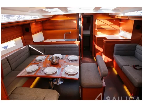 Dufour 520 GL - Yacht Charter Sailica