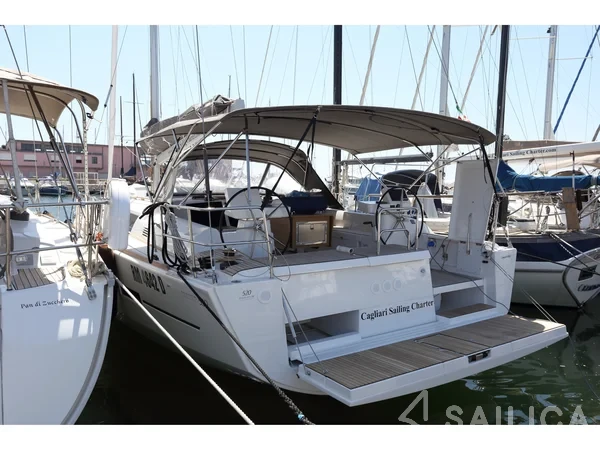 Dufour 520 GL - Yacht Charter Sailica