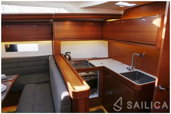Dufour 520 GL - Yacht Charter Sailica