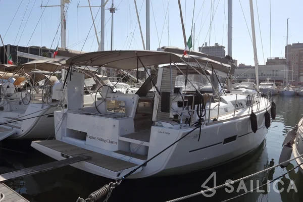 Dufour 520 GL - Yacht Charter Sailica