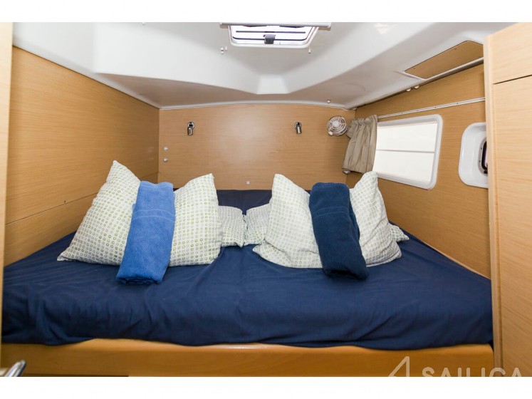 Lagoon 380 - Yacht Charter Sailica