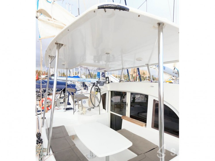 Lagoon 380 - Yacht Charter Sailica