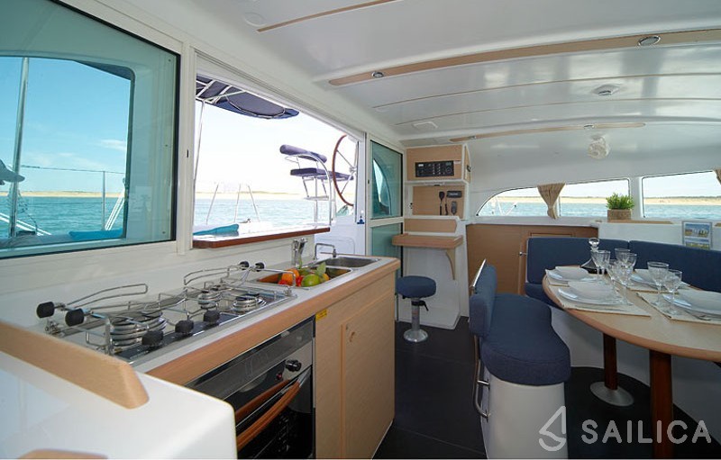 Lagoon 380 - Yacht Charter Sailica