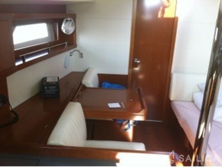 Oceanis 41 - Yacht Charter Sailica