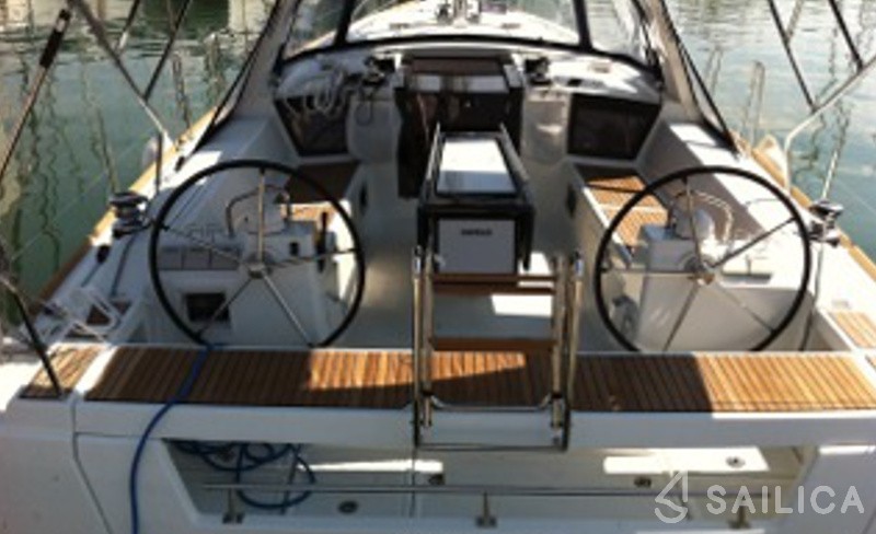 Oceanis 41 - Yacht Charter Sailica