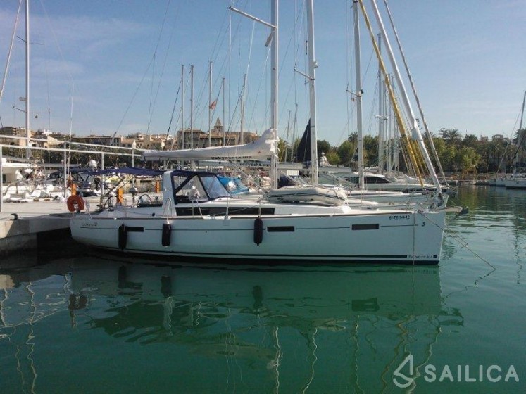 Oceanis 41 - Yacht Charter Sailica