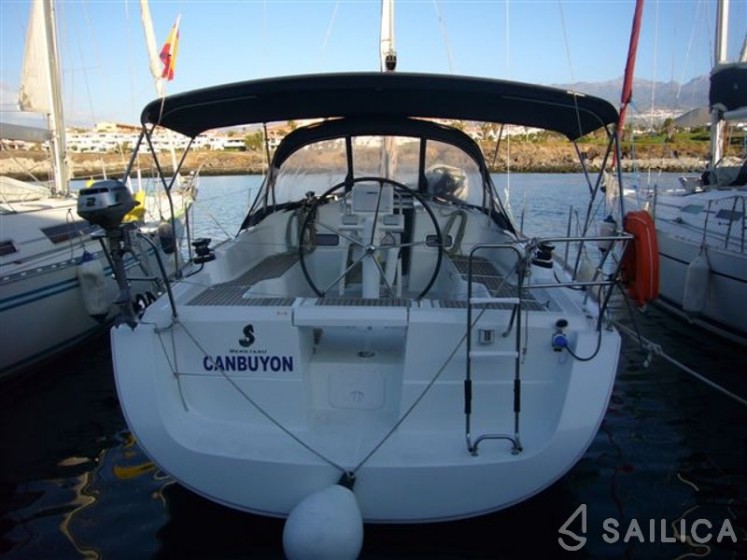 Oceanis 37 - Yacht Charter Sailica