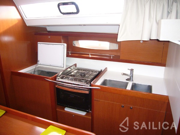 Oceanis 50 Family - Yacht Charter Sailica