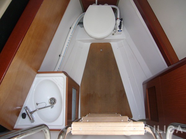 Oceanis 50 Family - Yacht Charter Sailica