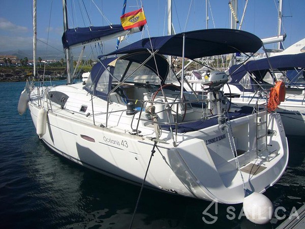 Oceanis 43 - Yacht Charter Sailica