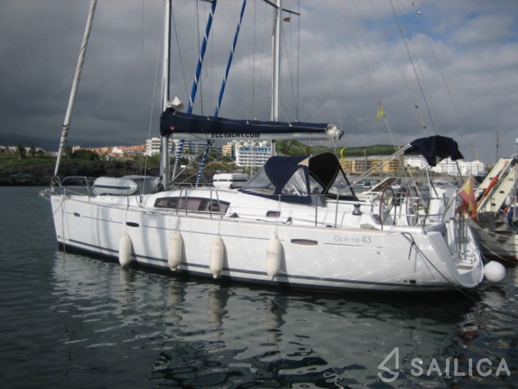 Oceanis 43 - Yacht Charter Sailica