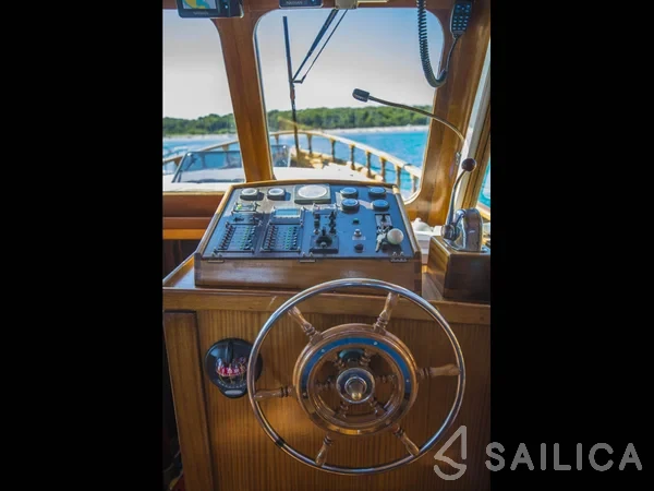 Classic Adria Yacht Luka - Yacht Charter Sailica