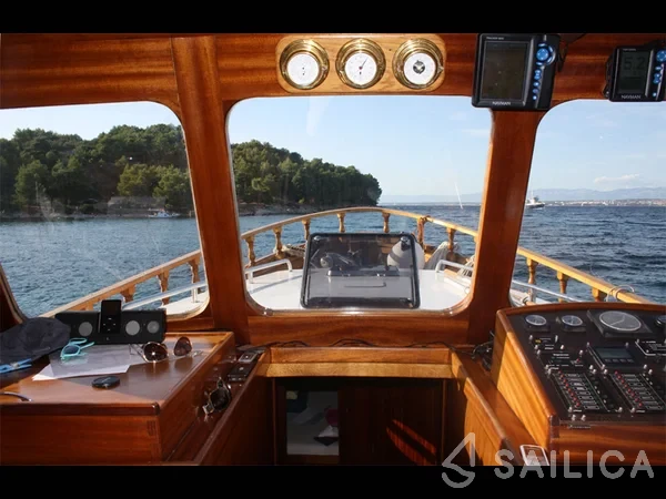 Classic Adria Yacht Luka - Yacht Charter Sailica