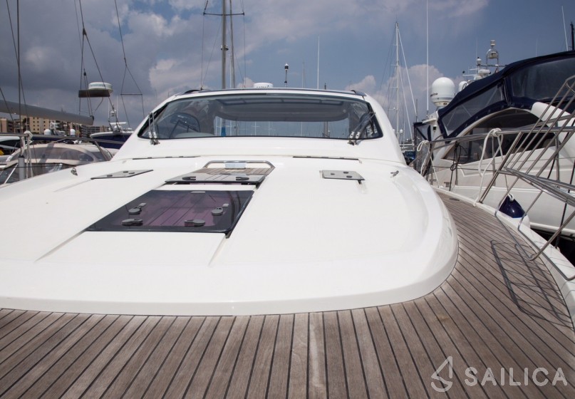 Bavaria 43 Sport - Yacht Charter Sailica