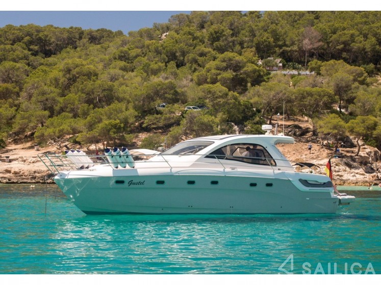 Bavaria 43 Sport - Yacht Charter Sailica