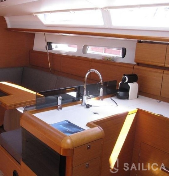 Sun Odyssey 409 - Yacht Charter Sailica