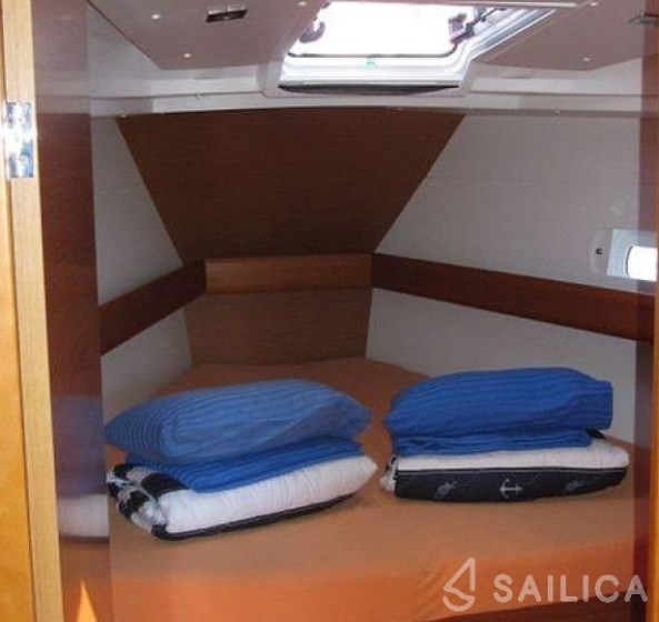 Sun Odyssey 409 - Yacht Charter Sailica
