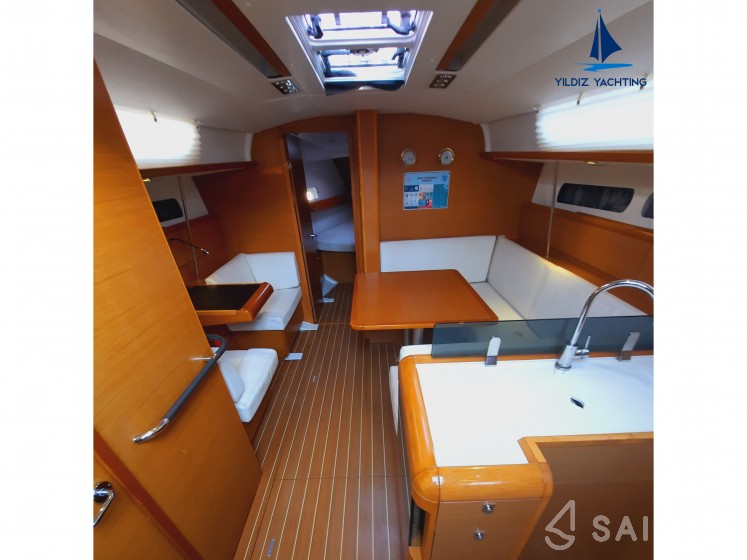 Sun Odyssey 409 - Yacht Charter Sailica