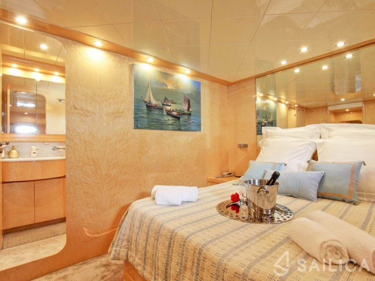 Rizzardi 80 Technema - Yacht Charter Sailica