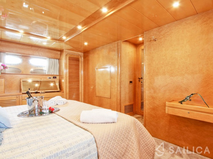 Rizzardi 80 Technema - Yacht Charter Sailica