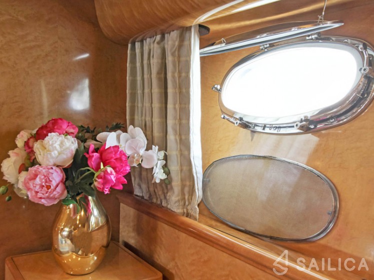 Rizzardi 80 Technema - Yacht Charter Sailica