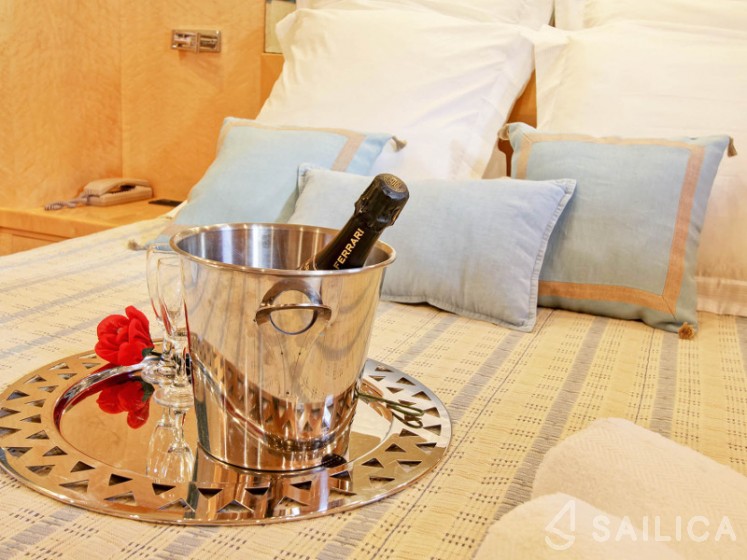 Rizzardi 80 Technema - Yacht Charter Sailica