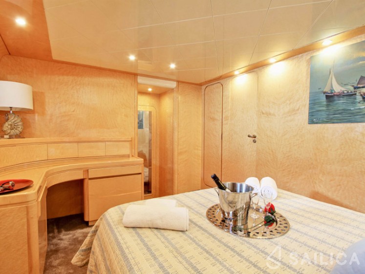 Rizzardi 80 Technema - Yacht Charter Sailica