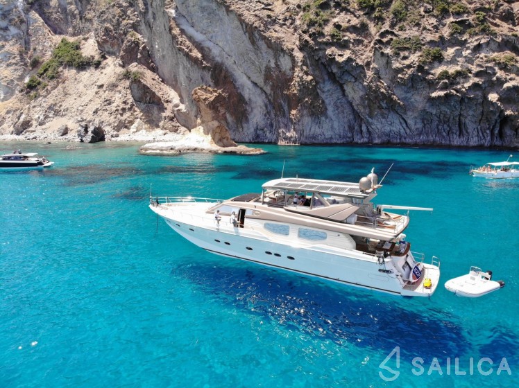 Rizzardi 80 Technema - Yacht Charter Sailica