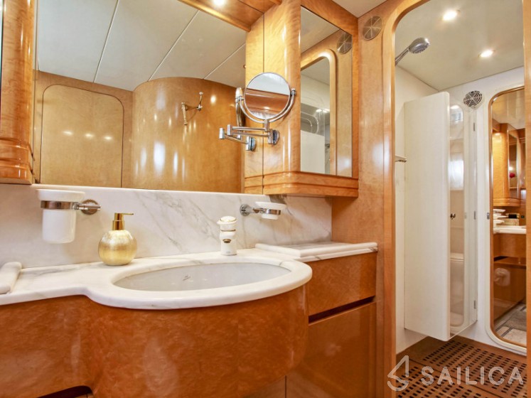 Rizzardi 80 Technema - Yacht Charter Sailica