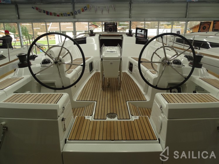 Sun Odyssey 419 - Yacht Charter Sailica