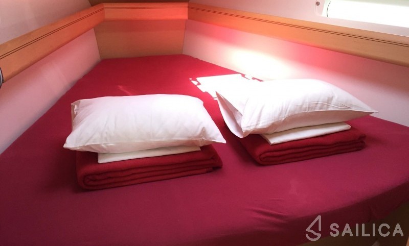 Sun Odyssey 419 - Yacht Charter Sailica