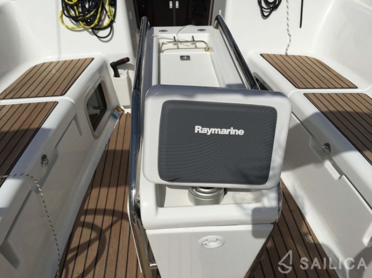 Sun Odyssey 419 - Yacht Charter Sailica