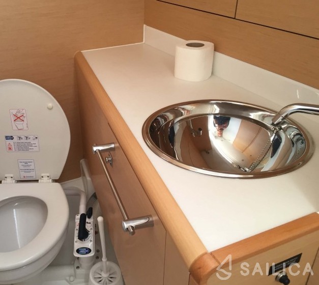 Sun Odyssey 419 - Yacht Charter Sailica