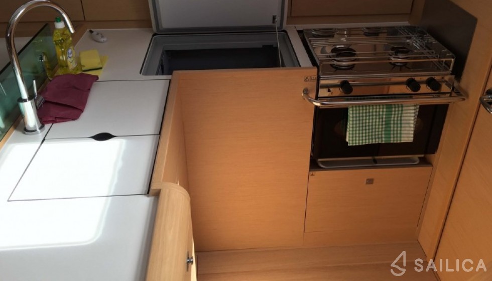 Sun Odyssey 419 - Yacht Charter Sailica