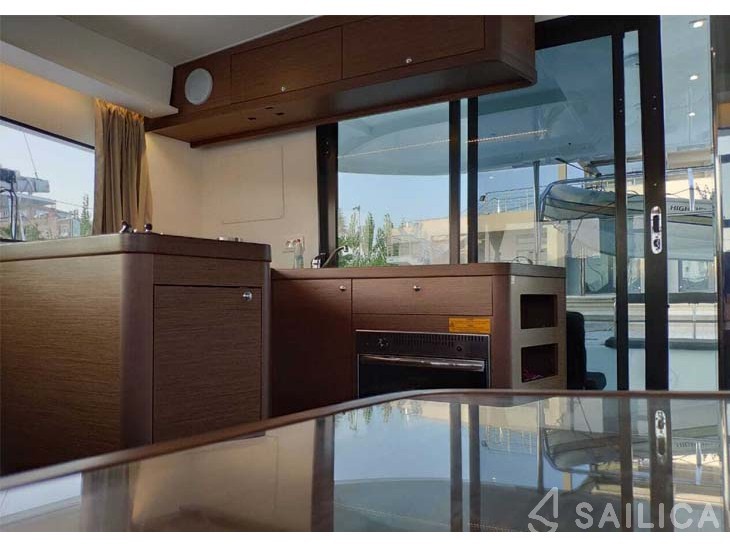 Lagoon 42 - Yacht Charter Sailica
