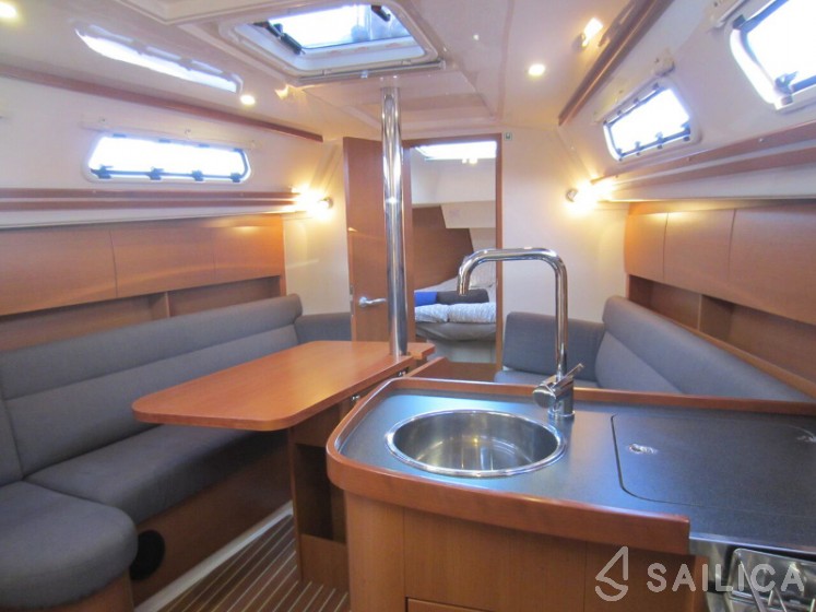 Hanse 325 - Yacht Charter Sailica