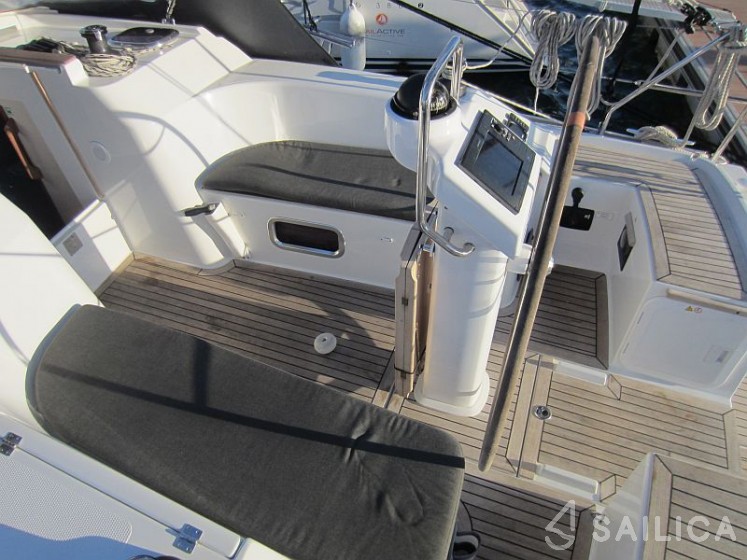 Hanse 325 - Yacht Charter Sailica