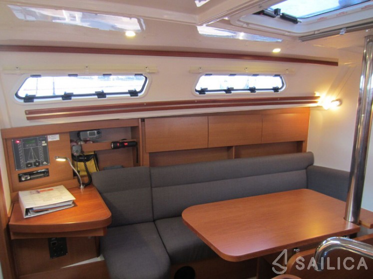Hanse 325 - Yacht Charter Sailica