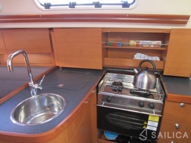Hanse 325 - Yacht Charter Sailica