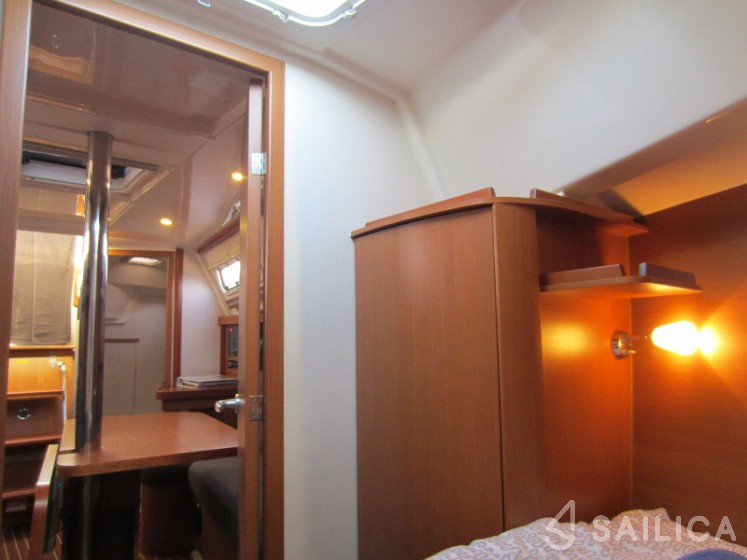 Hanse 325 - Yacht Charter Sailica