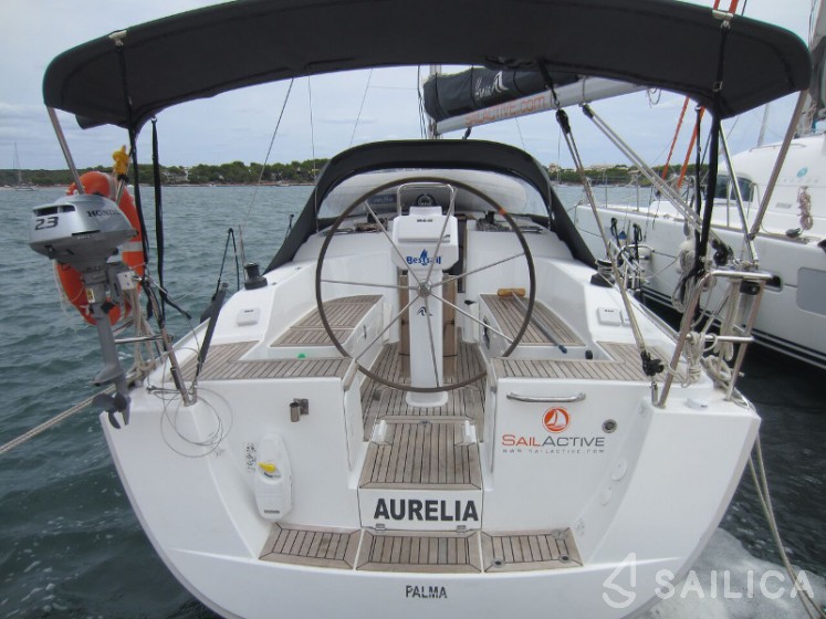 Hanse 325 - Yacht Charter Sailica
