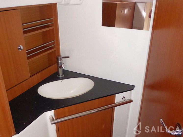 Bavaria 32 Cruiser - Yacht Charter Sailica