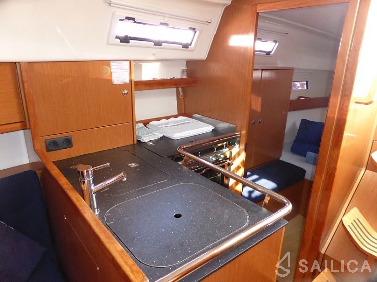 Bavaria 32 Cruiser - Yacht Charter Sailica