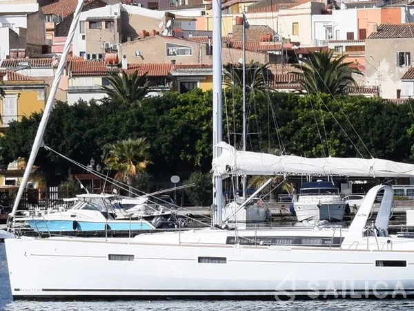 Oceanis 45 - Yacht Charter Sailica