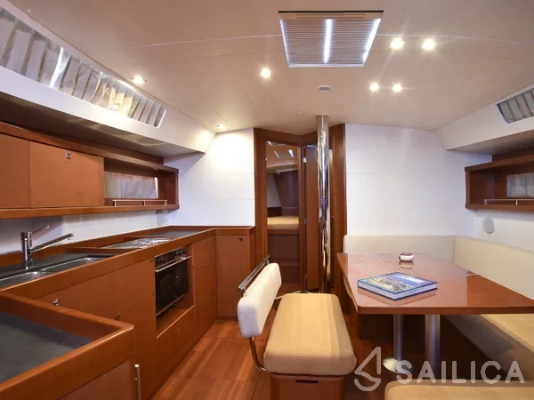 Oceanis 45 - Yacht Charter Sailica