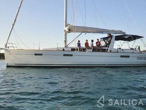 Oceanis 45 - Yacht Charter Sailica