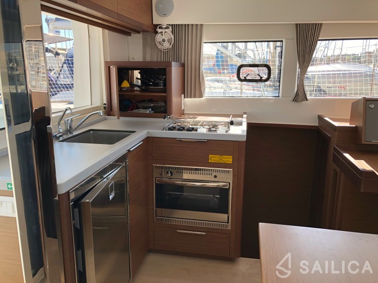 Lagoon 40 - Yacht Charter Sailica
