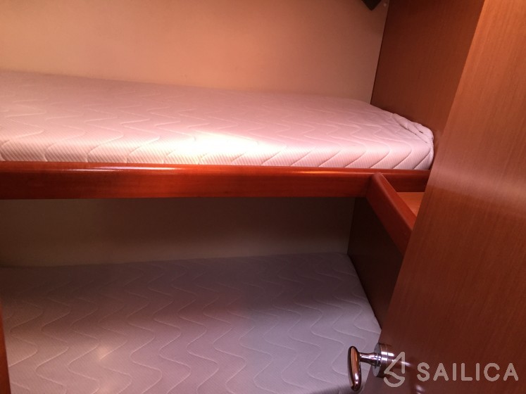 Oceanis 43 - Yacht Charter Sailica