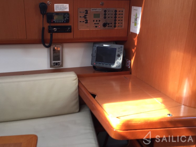 Oceanis 43 - Yacht Charter Sailica