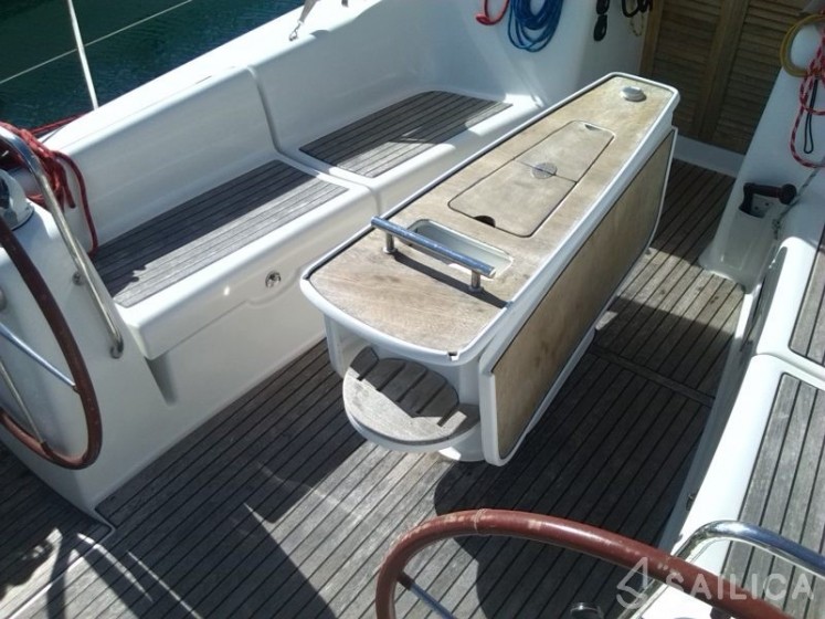 Oceanis 43 - Yacht Charter Sailica